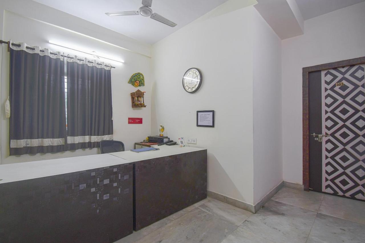 Super Collection O Bricks Inn Hazra Road Near Birla Mandir コルカタ エクステリア 写真